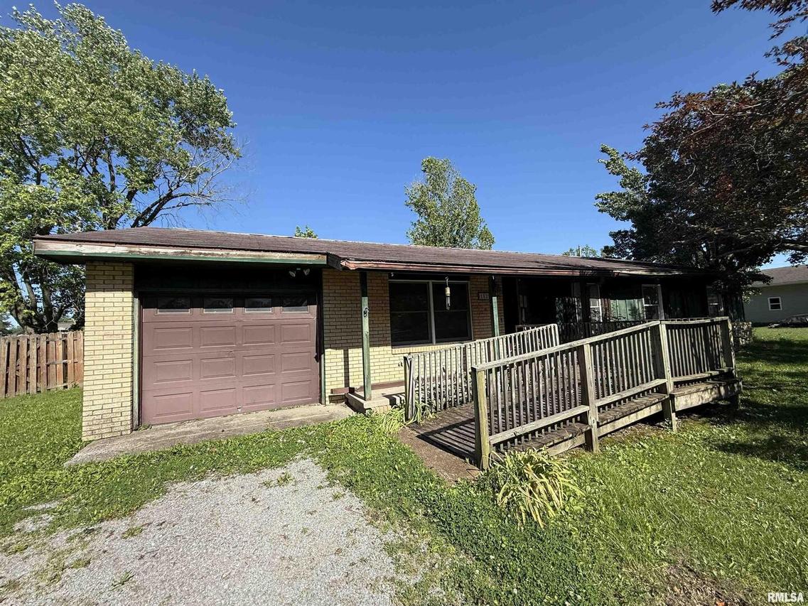 102 Stable Dr., Carterville, IL 62918