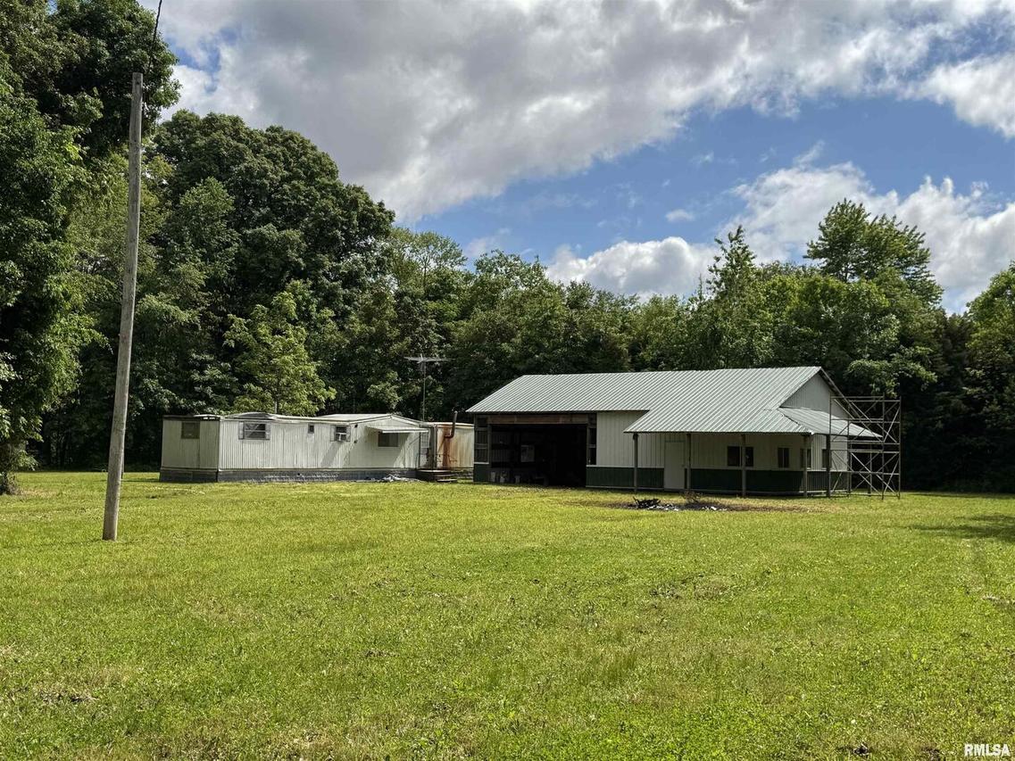 12506 N 2200th St., Willow Hill, IL 62480