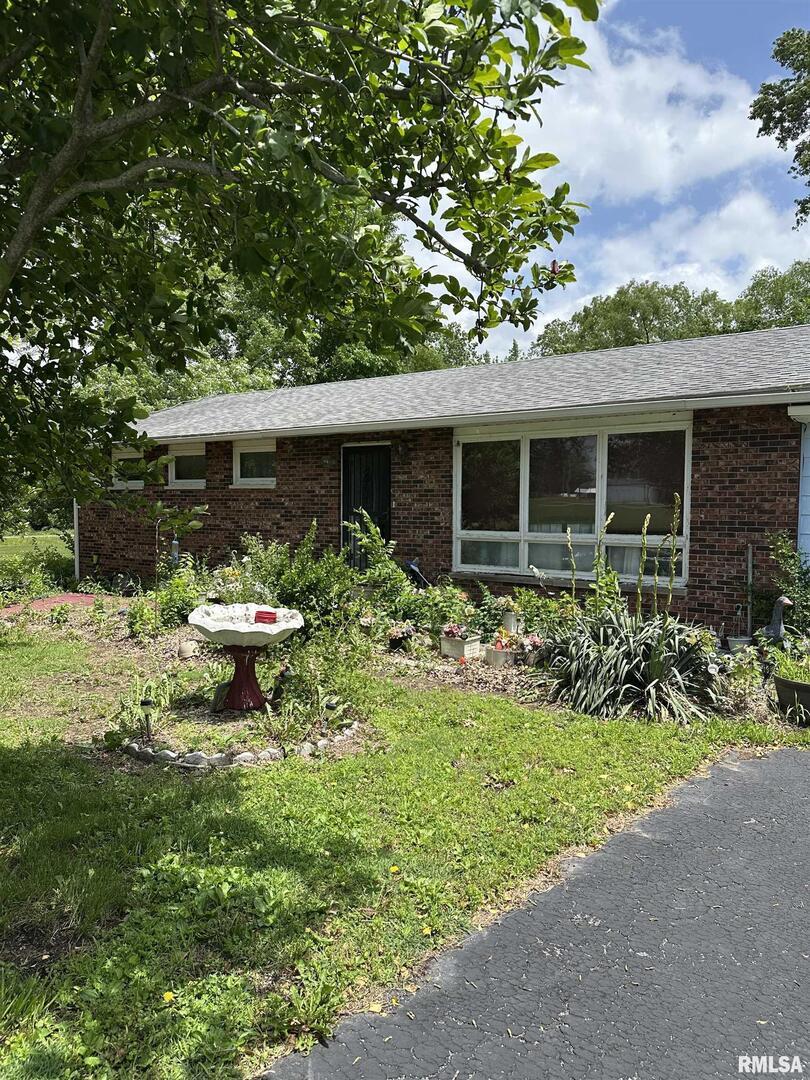 1480 Hemlock Rd., Duquoin, IL 62832