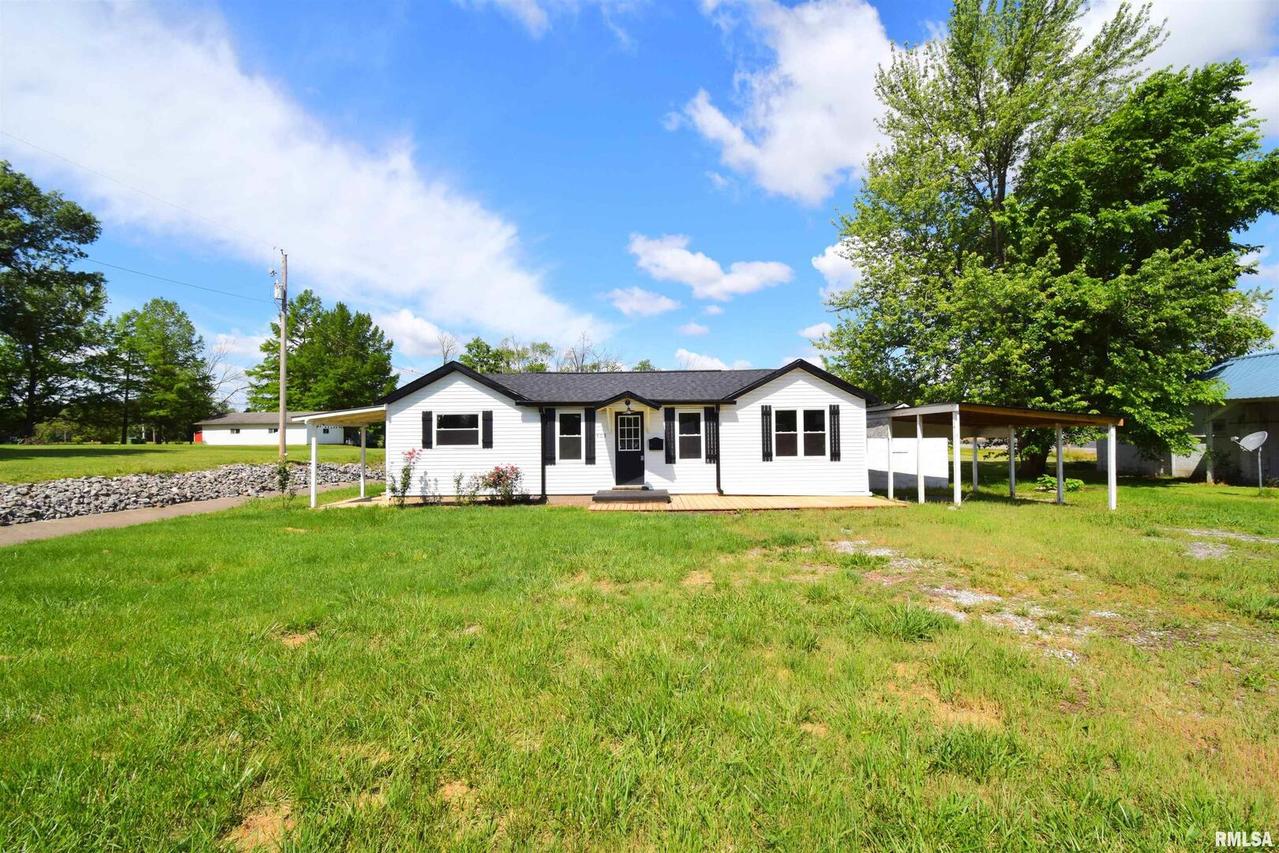 403 S Elm St., Ina, IL 62846