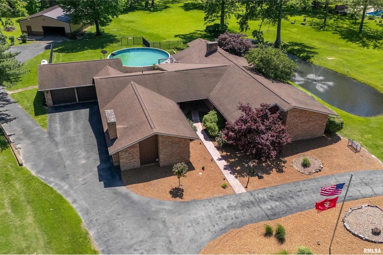 415 E Reichert Dr., Marion, IL 62959