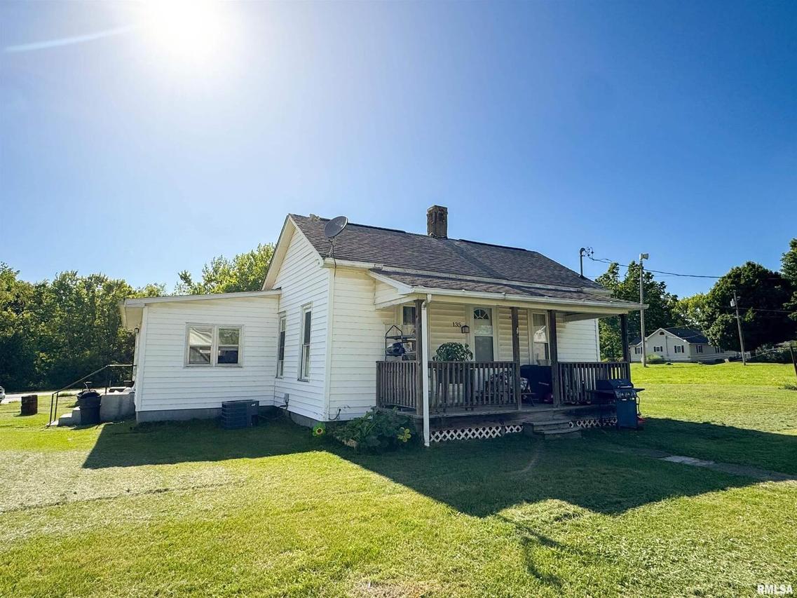 135 Walnut St., Alto Pass, IL 62905