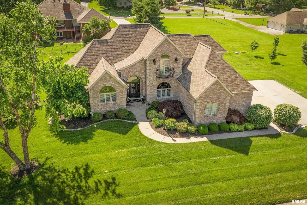 1302 Collins Ln., Marion, IL 62959