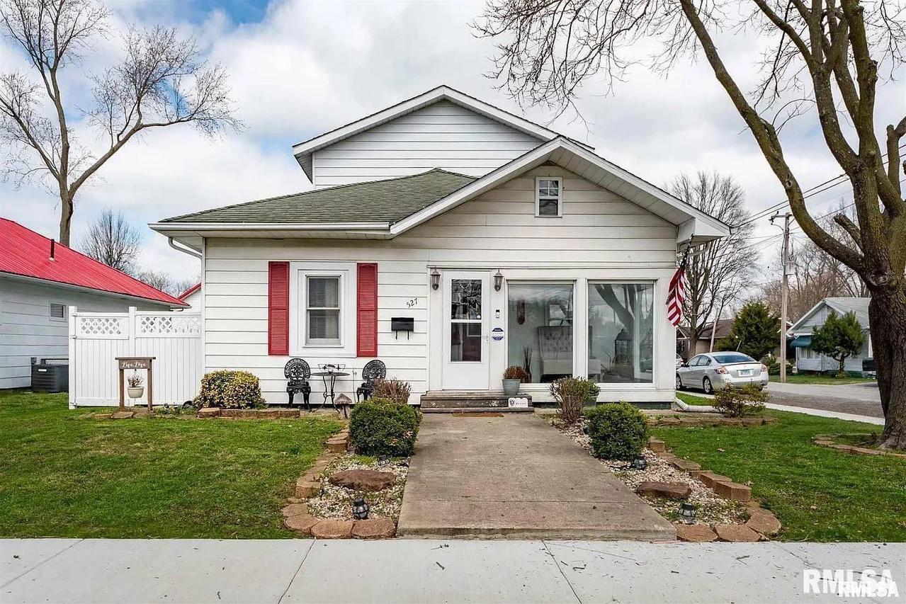 527 E Lawrence St., Benton, IL 62812