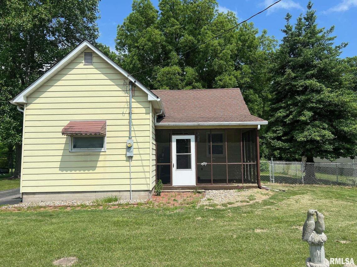 1410 N Main St., Benton, IL 62812