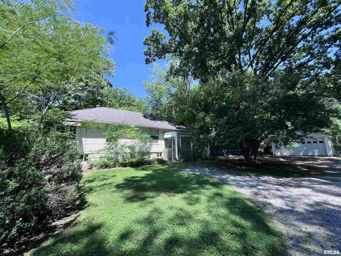 1312 W Sycamore St., Carbondale, IL 62901