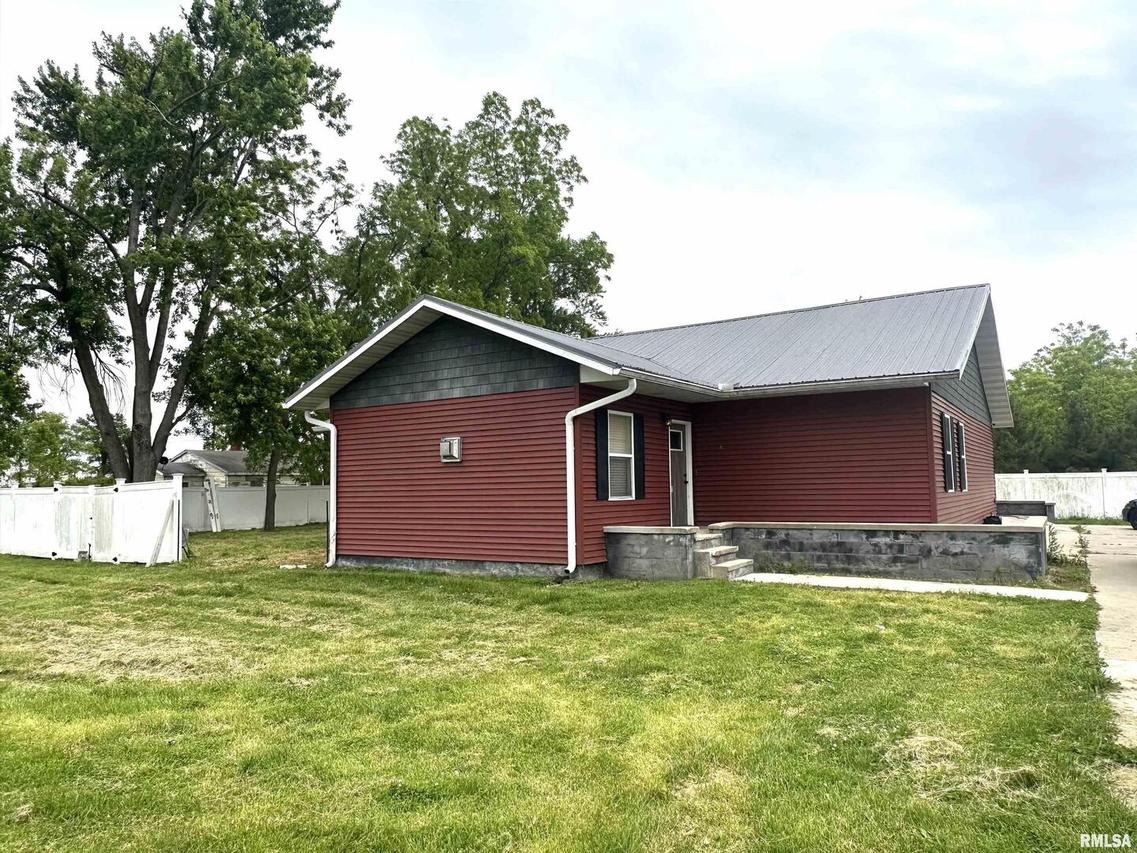 310 E Texas Ave., Sandoval, IL 62882