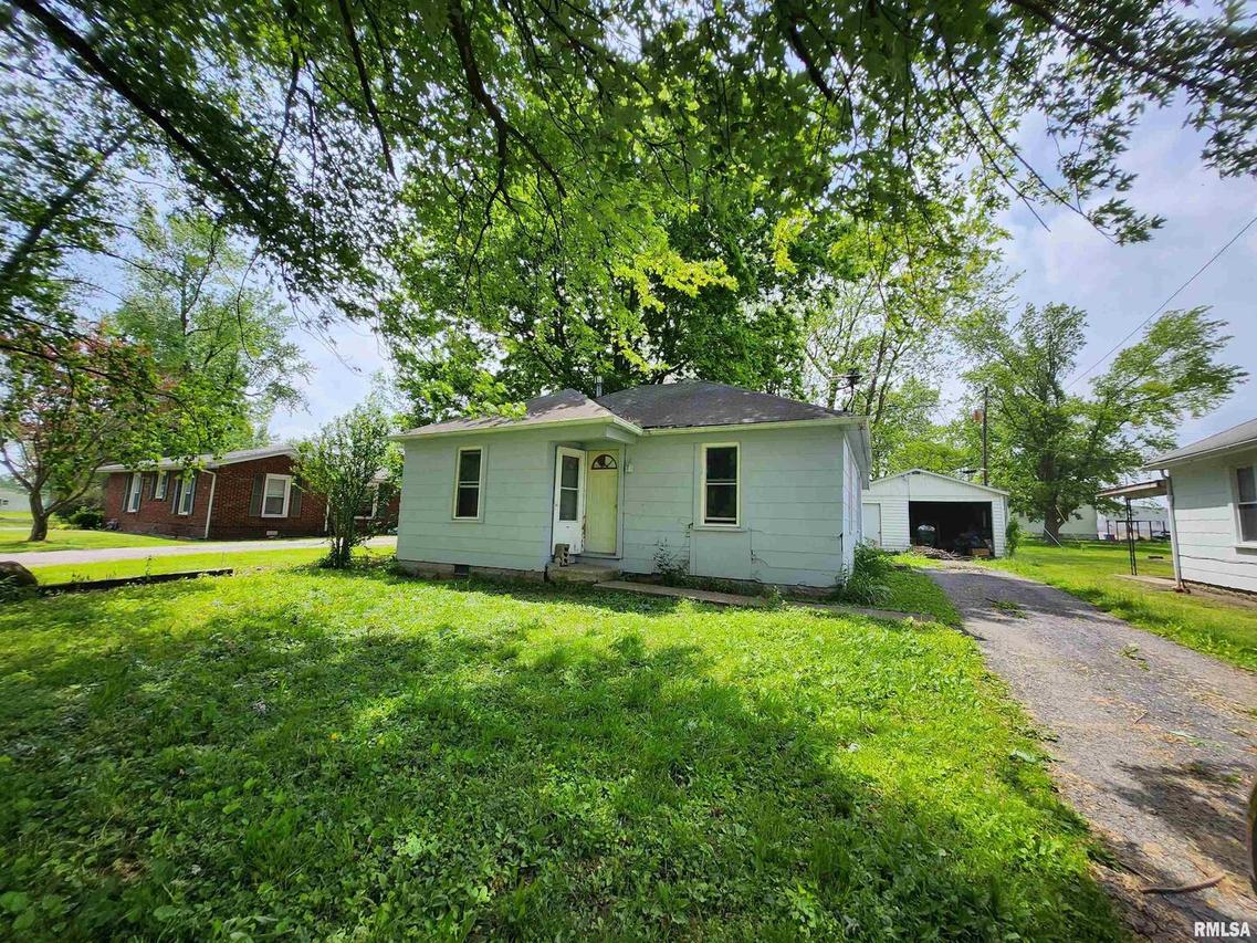 231 N 3rd St., Ashley, IL 62808