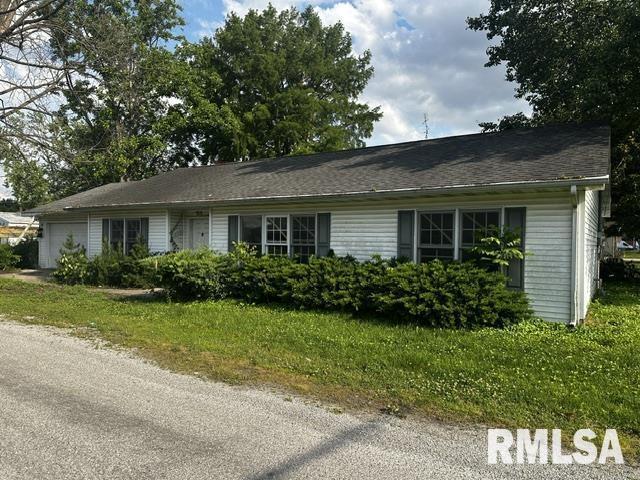 210 N State St., Christopher, IL 62822