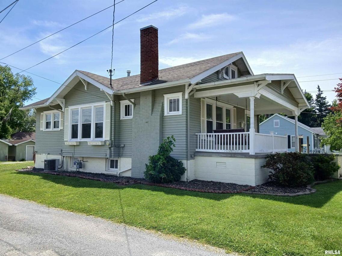 910 S Webster St., Harrisburg, IL 62946