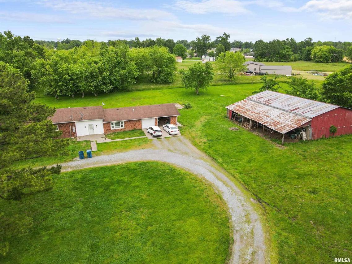 811 W 15th St., Johnston City, IL 62951