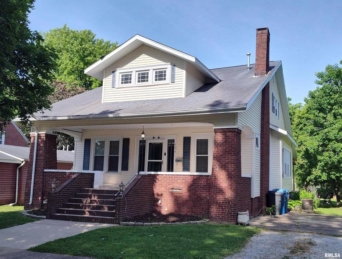 704 S Washington St., Mcleansboro, IL 62859