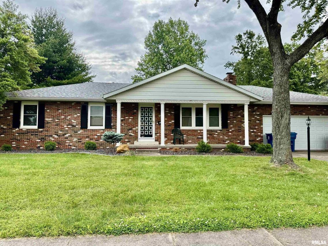 535 Meadowbrook Ln., Centralia, IL 62801