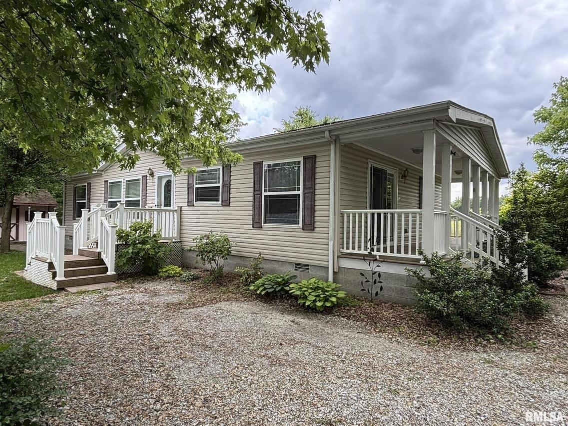 3271 Selmaville Rd., Salem, IL 62881