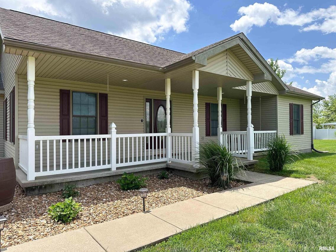 711 W 15th St., Johnston City, IL 62951