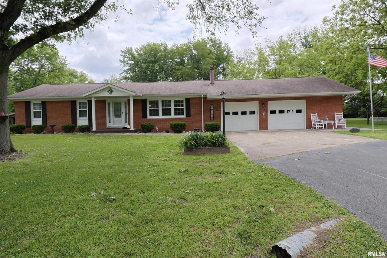 21 Crestwood, Centralia, IL 62801