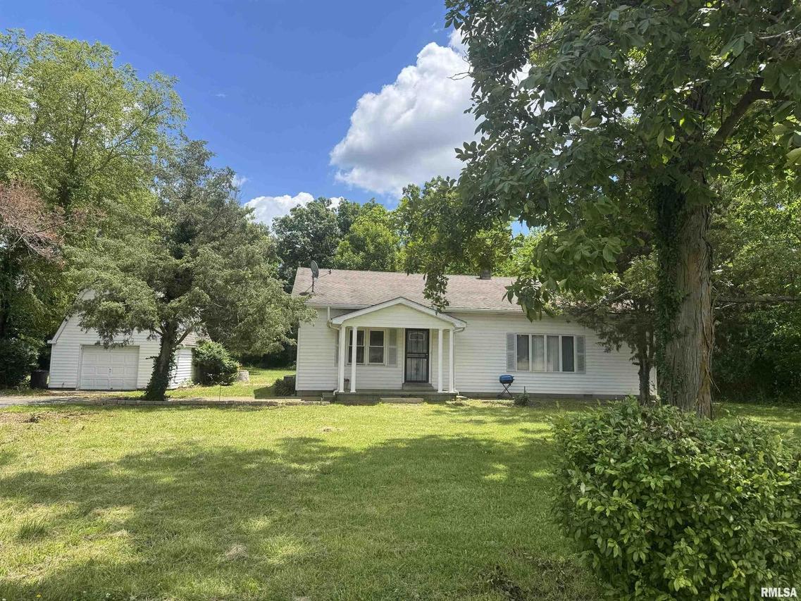 10122 Lincoln Rd., Benton, IL 62812