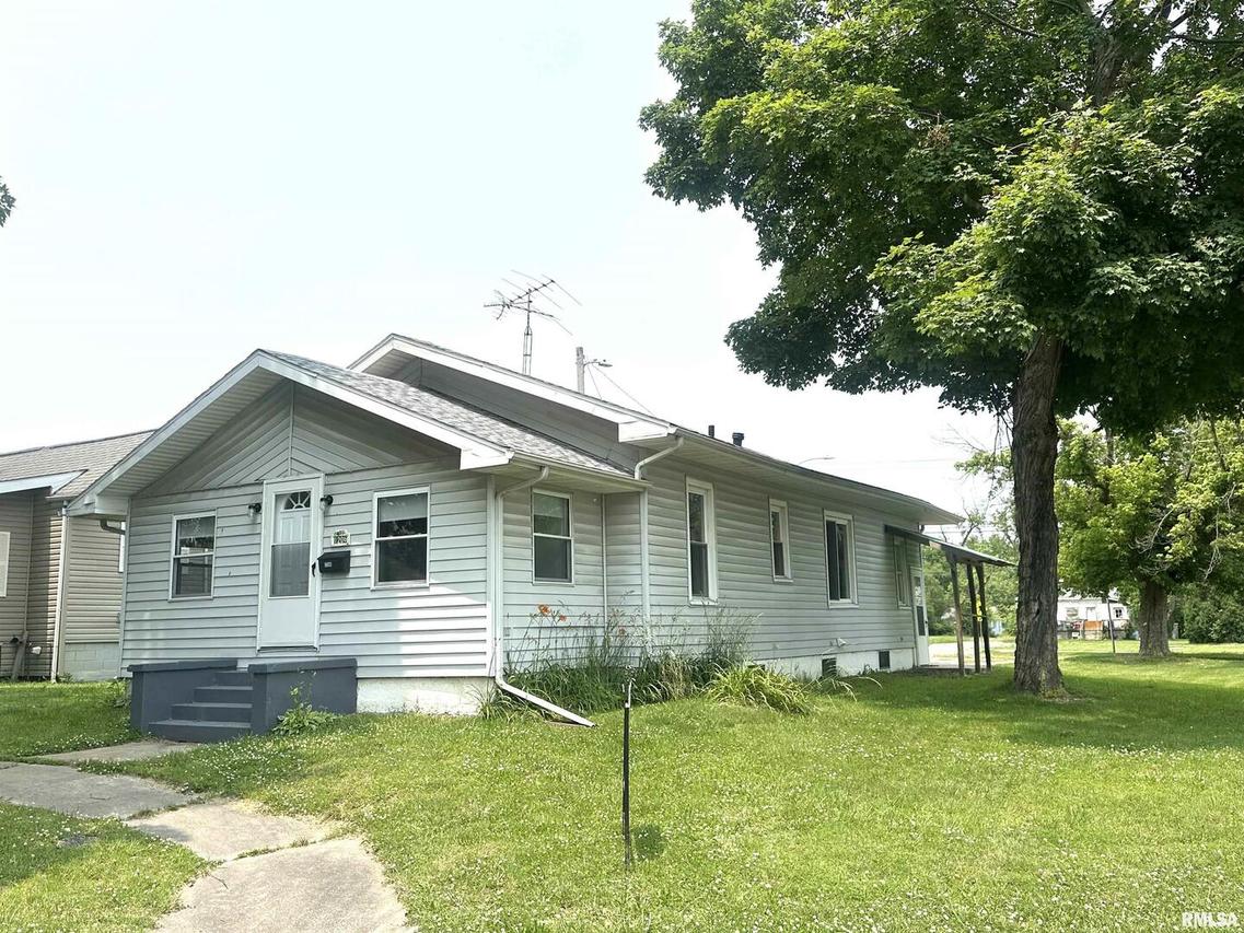 1206 E 2nd St., Centralia, IL 62801