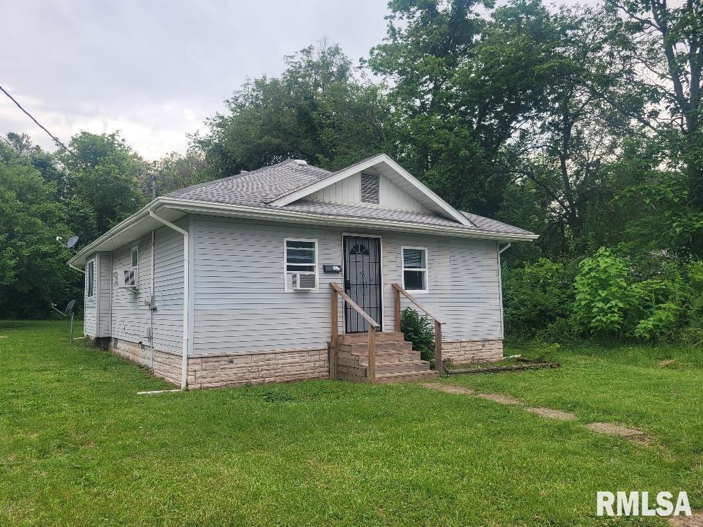 301 N Stotlar St., Benton, IL 62812