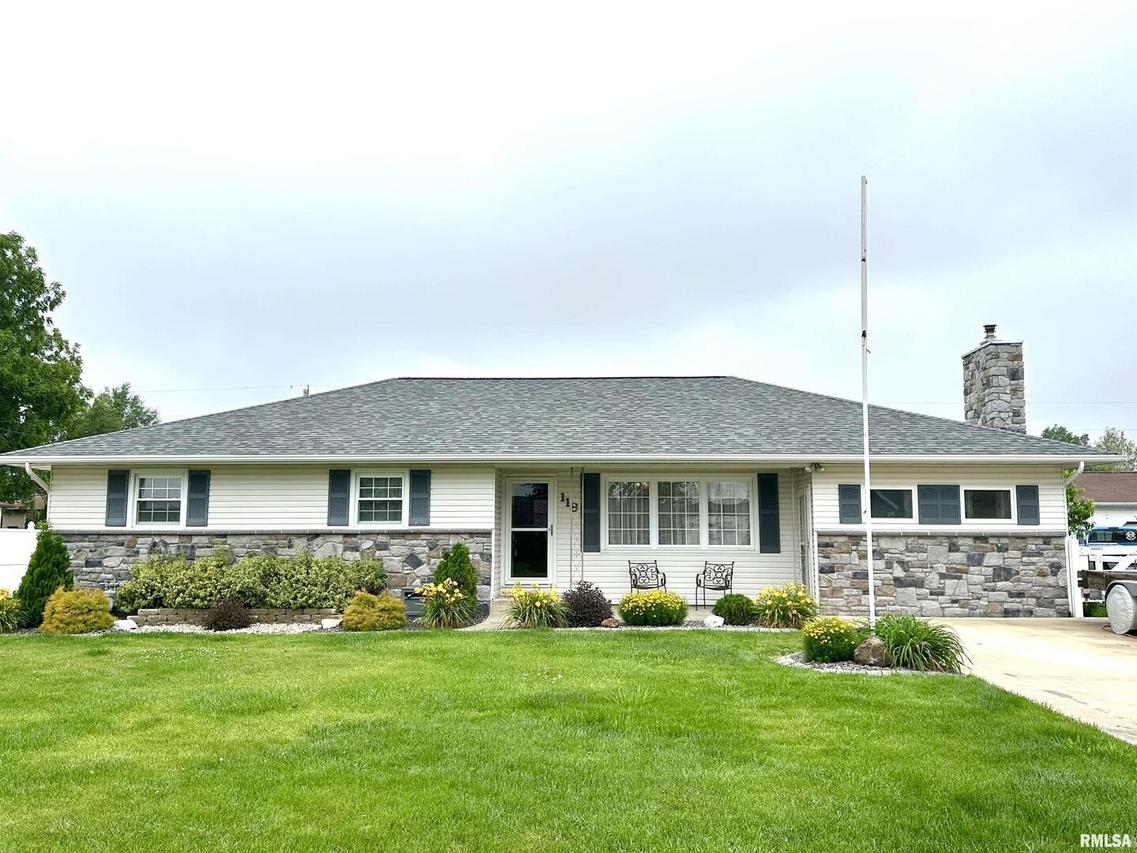 118 W 5th St., Hoffman, IL 62250