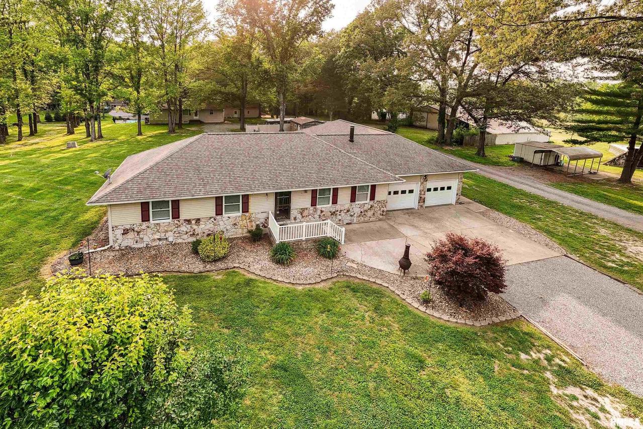 11371 Cunningham Ln., Marion, IL 62959