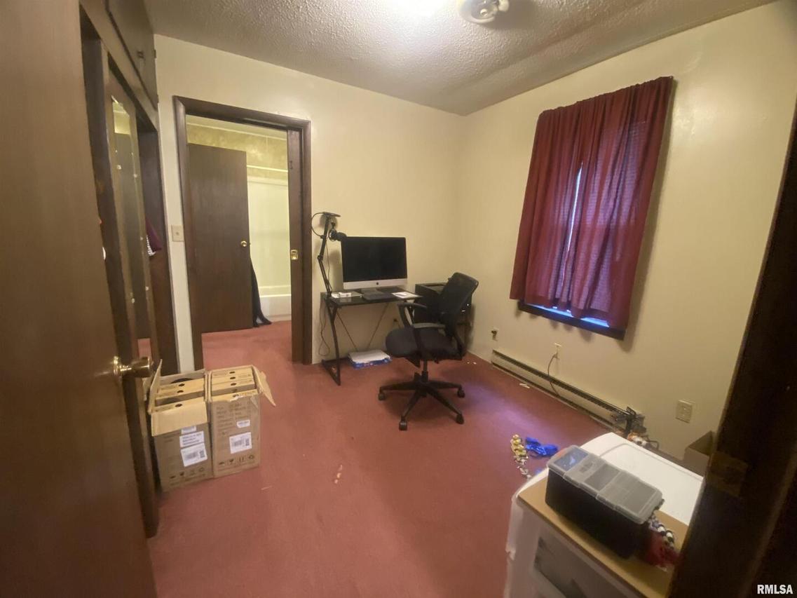 1010 E Main St., Benton, IL 62812