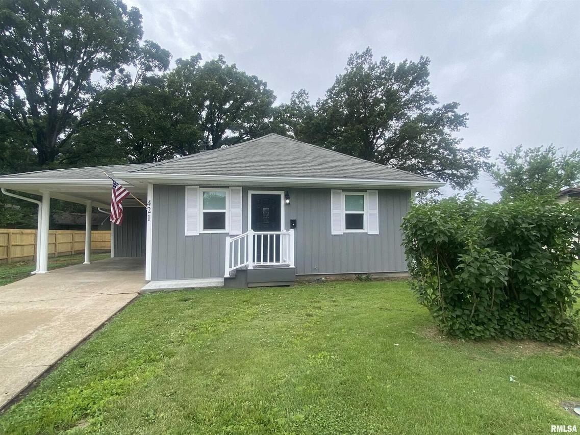 421 N 10th St., Benton, IL 62812