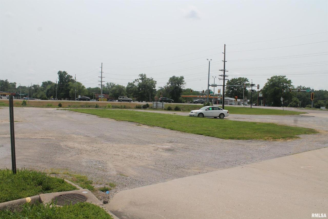 1915-1921 W Sycamore St., Carbondale, IL 62901