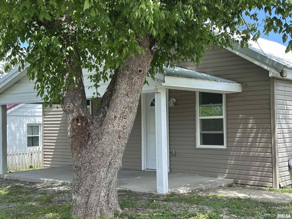 329 N Broadway Ave., Goreville, IL 62939