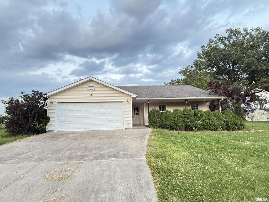 710 Creekside Ln., Desoto, IL 62924