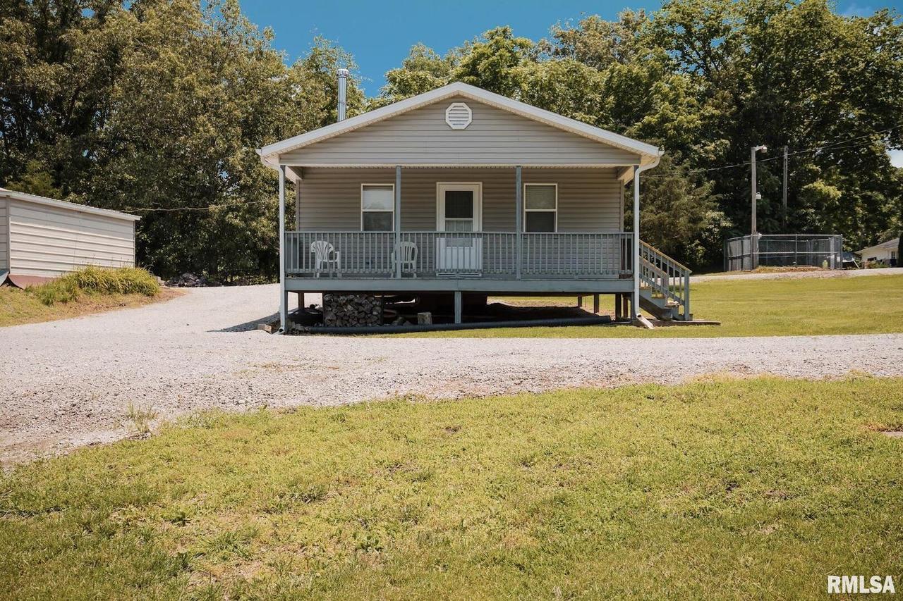 606 W Law St., Orient, IL 62874