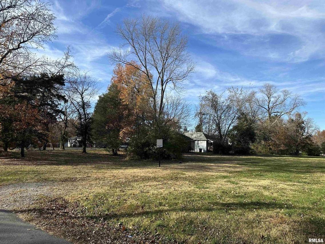 900 W Cherry St., Carbondale, IL 62901