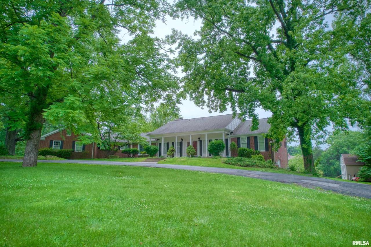 55 View Valley Dr., Carbondale, IL 62903