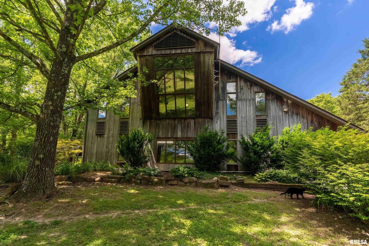 310 Cross Creek Dr., Cobden, IL 62920