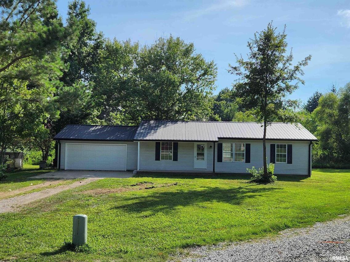 3 Warren Way, Dix, IL 62830