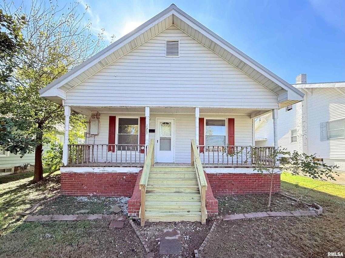 123 W College St., Harrisburg, IL 62946