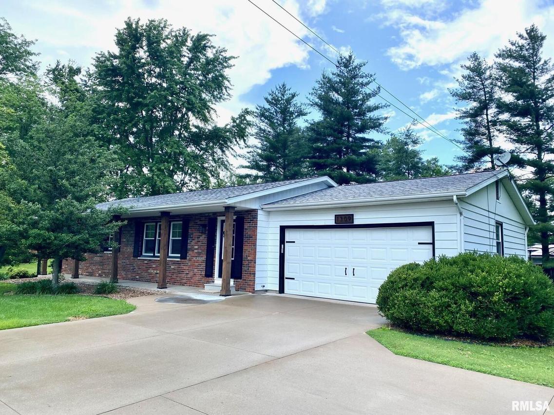 1309 E Stotlar St., Herrin, IL 62948