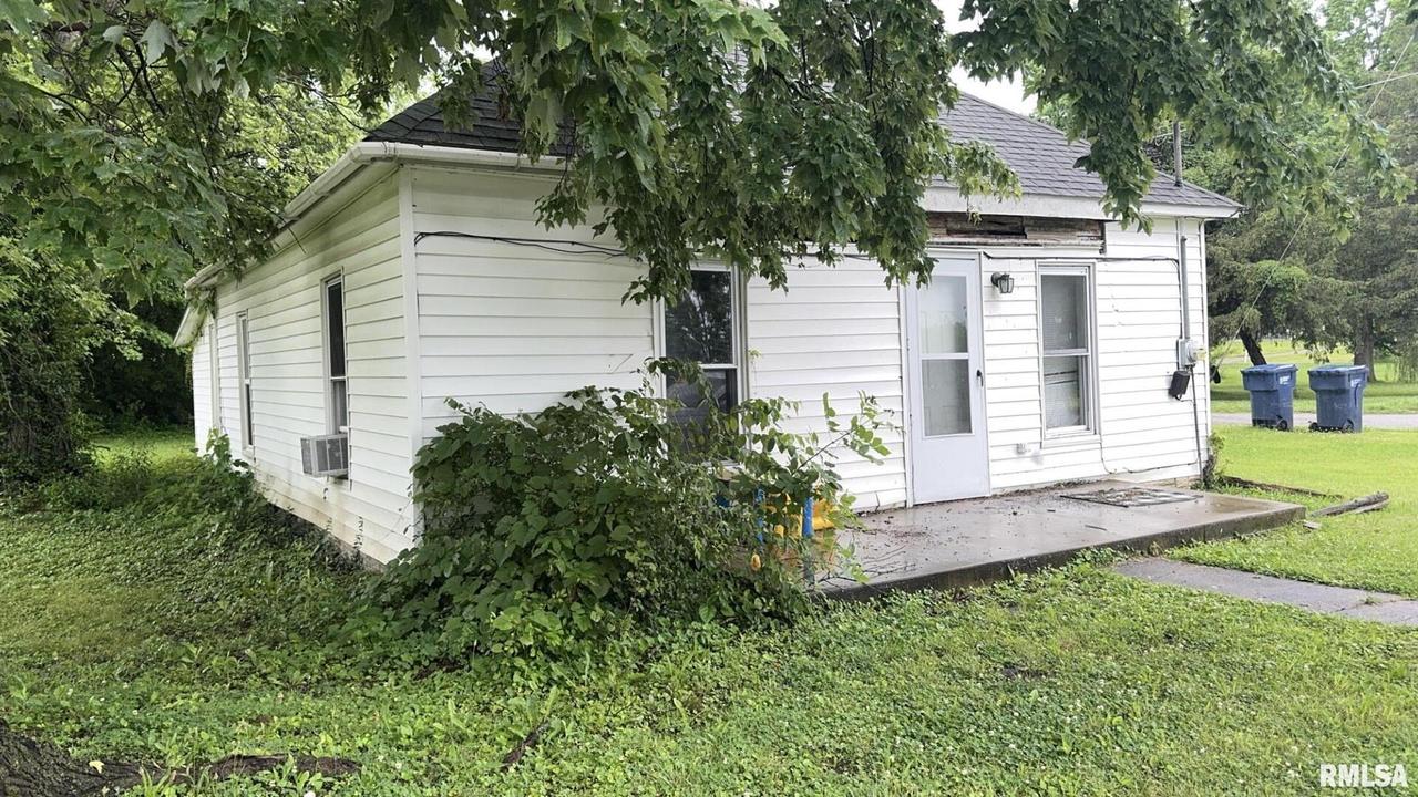 404 E Main St., Buckner, IL 62812