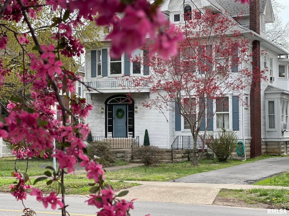 221 W Poplar St., Harrisburg, IL