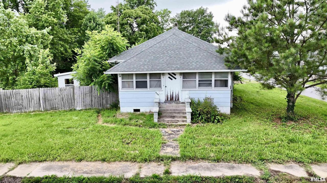 809 Highland St., Benton, IL 62812