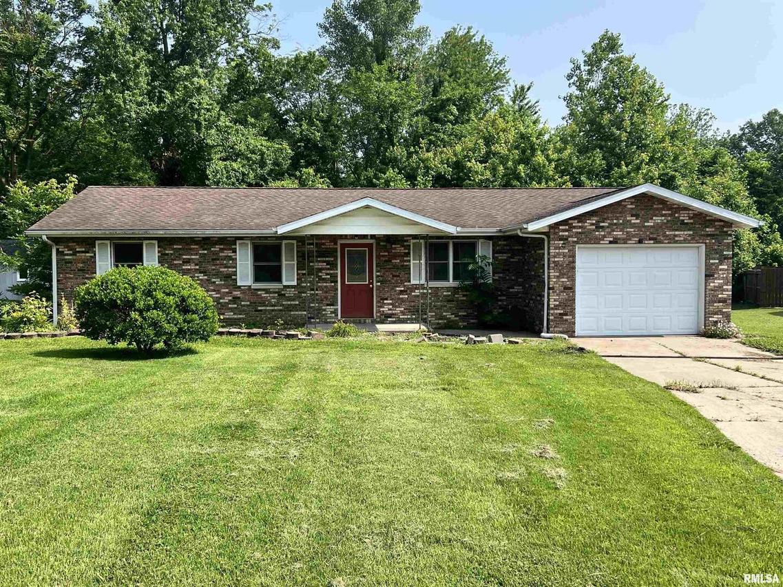 20 Suburban Dr., Murphysboro, IL 62966