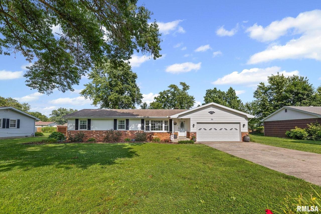 10 Monroe Ave., Salem, IL 62881