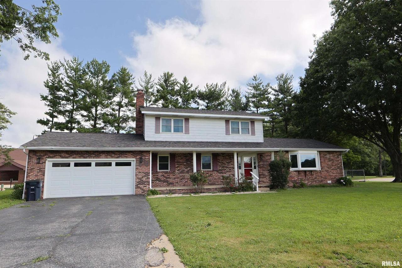 102 Hawthorne Estates, Salem, IL 62881