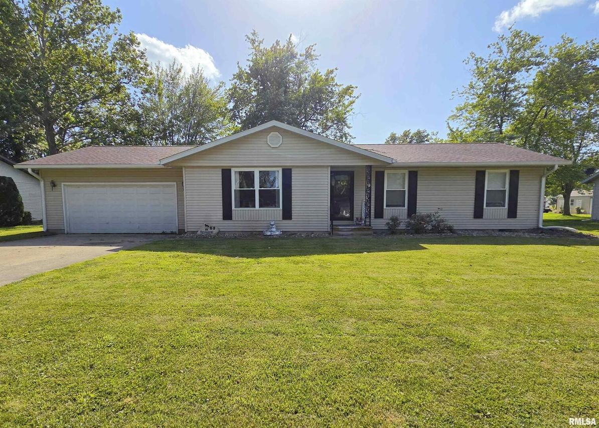 317 Northwood Ln., Salem, IL 62881