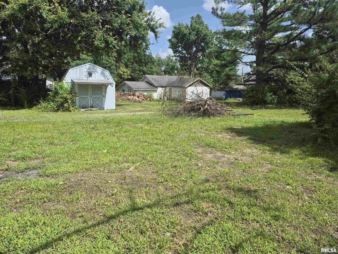 1905 W Poplar St., Harrisburg, IL 62946