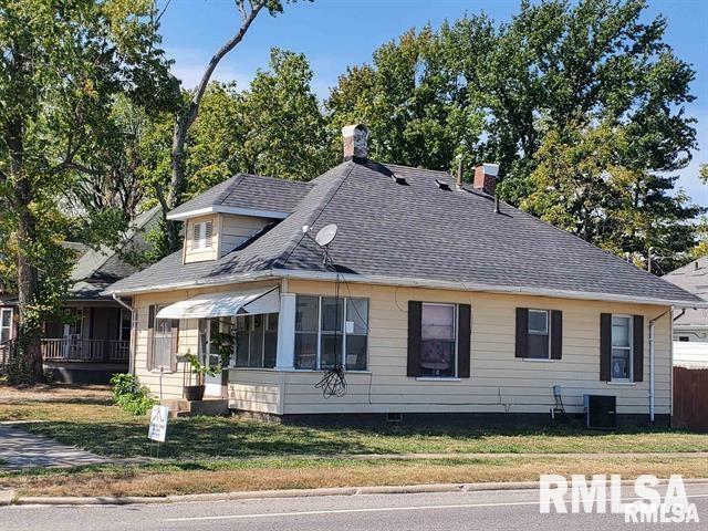 300 W Pecan St., Carbondale, IL 62901