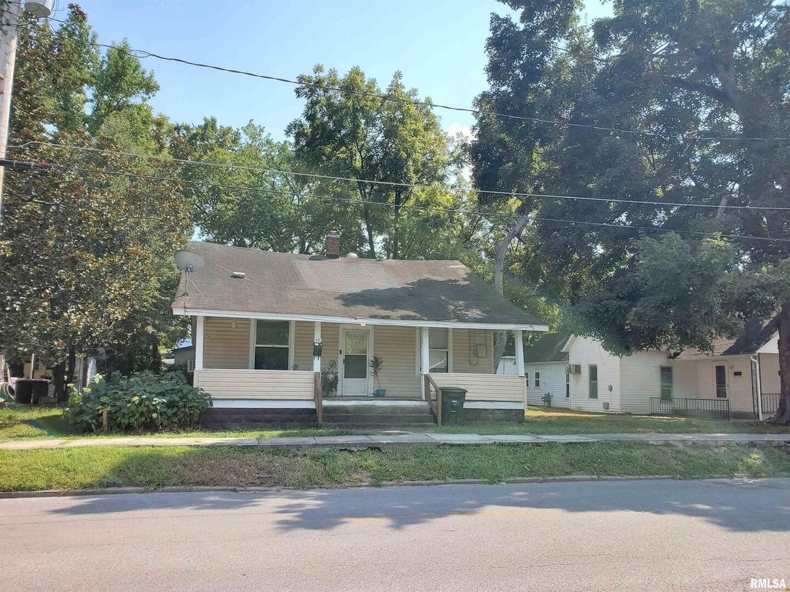 307 W Sycamore St., Carbondale, IL 62901