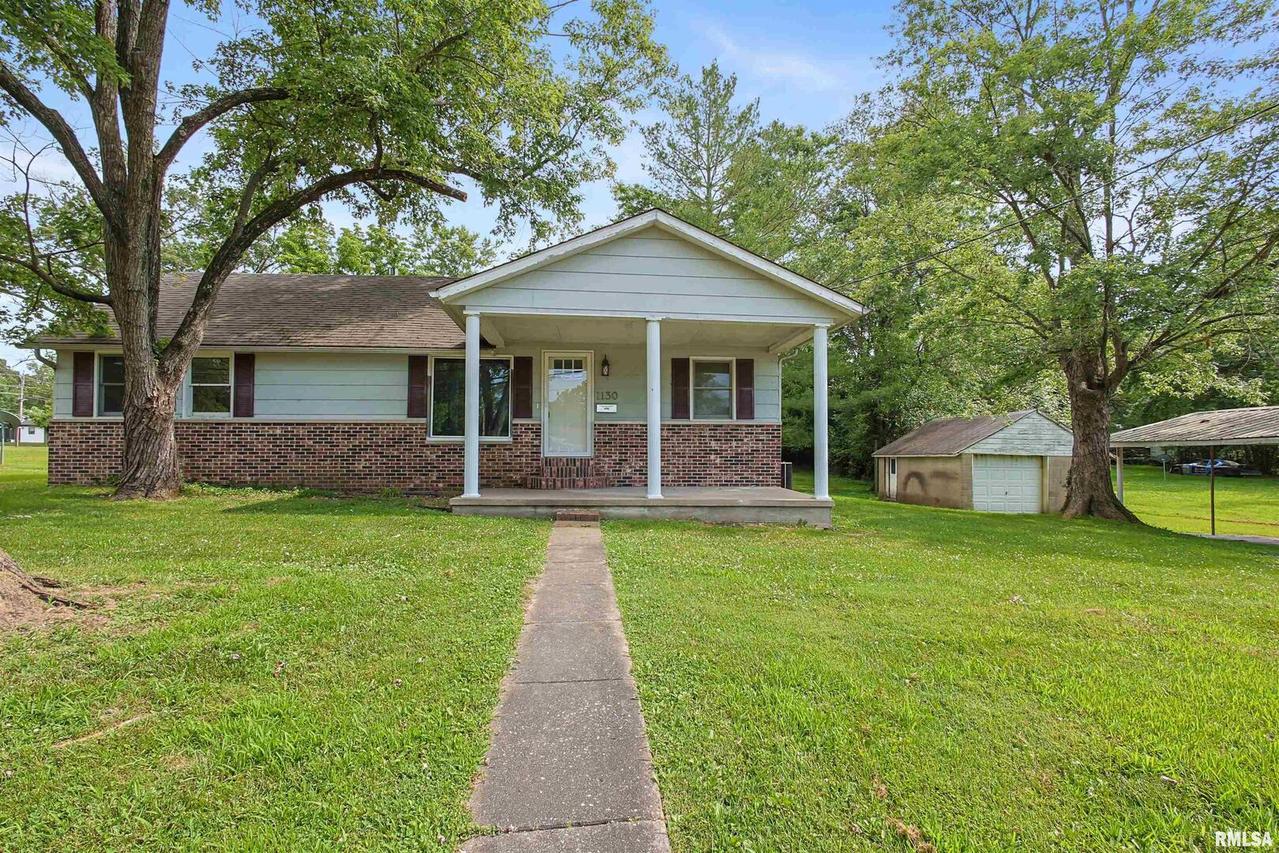 1130 W Webster St., Benton, IL 62812