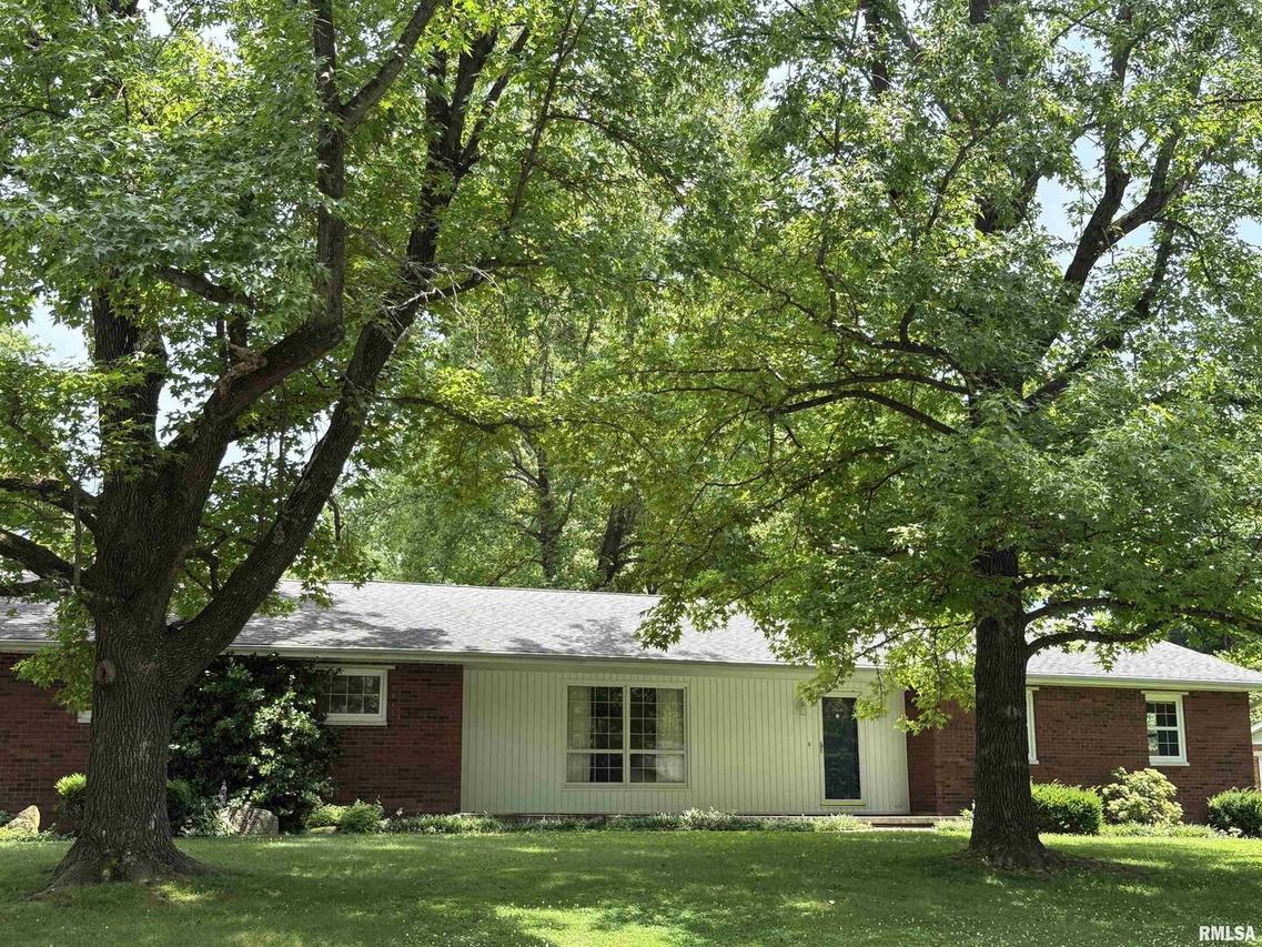 822 N 24th St., Murphysboro, IL 62966