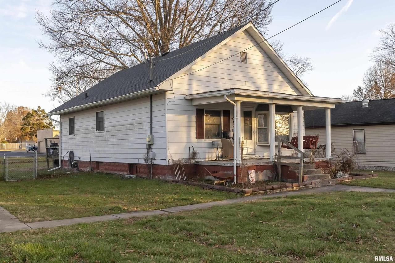 402 S Clay St., Sesser, IL 62884